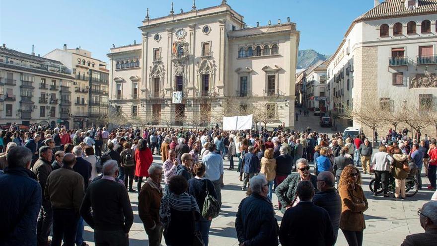 Olivareros de Jaén cortan la A-4 en Despeñaperros