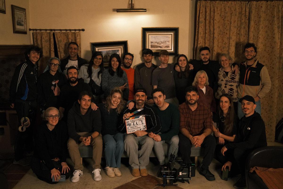 Foto de familia del equipo de "El canto de la chicharra"