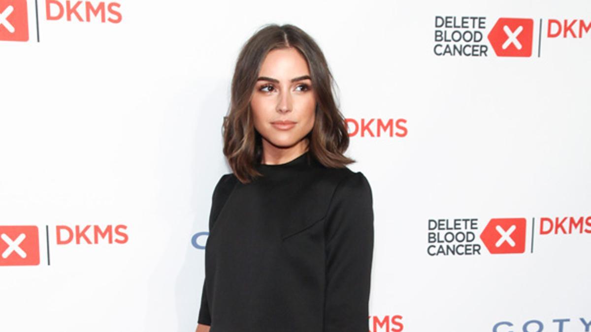 La sofisticada falda de plumeti de Olivia Culpo