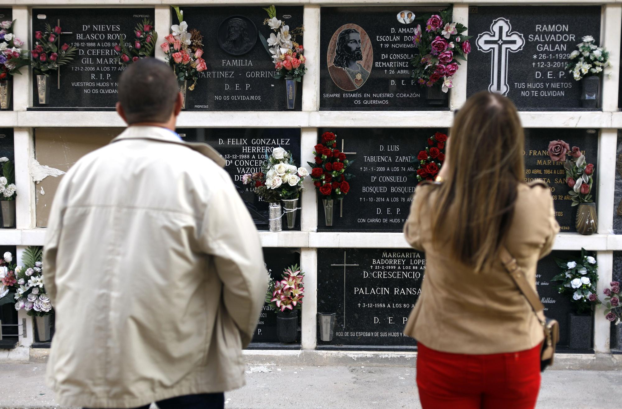 El cementerio de Torrero recibe ya a los visitantes más adelantados por Todos los Santos