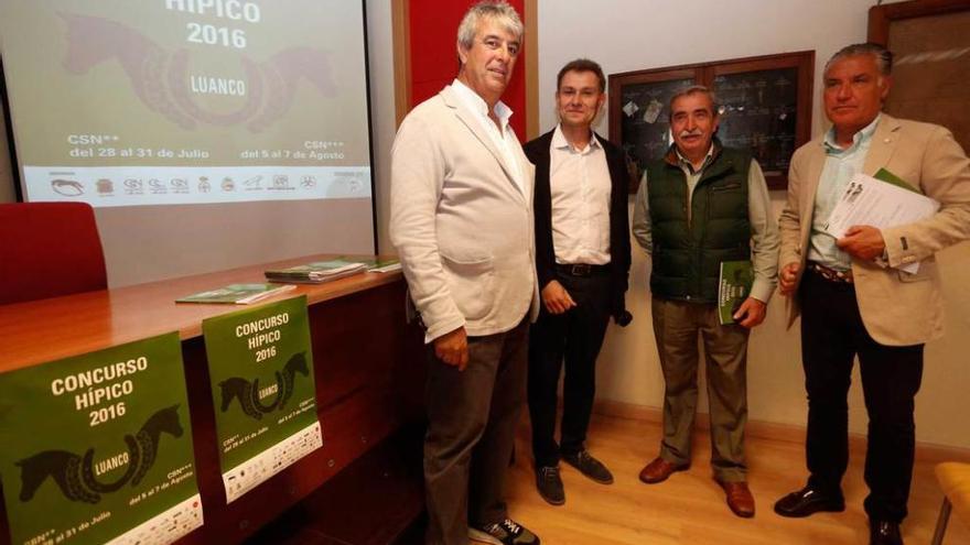 Por la izquierda, Santiago Núñez, Jorge Suárez, José Manuel Valdés y Jesús Cocina, ayer, en la presentación del Concurso Hípico en el Museo Marítimo.