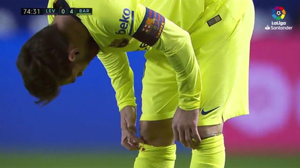 Messi asistió, goleó... y sangró