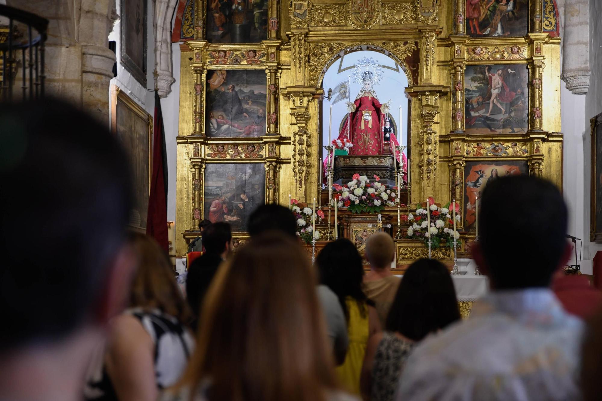 Entrada de 35 personas en la Cofradía de La Virgen de la Concha.