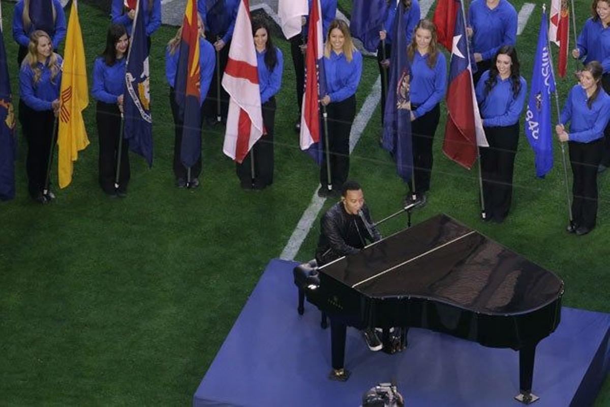 John Legend actuó antes de la celebración de la Super Bowl 2015.