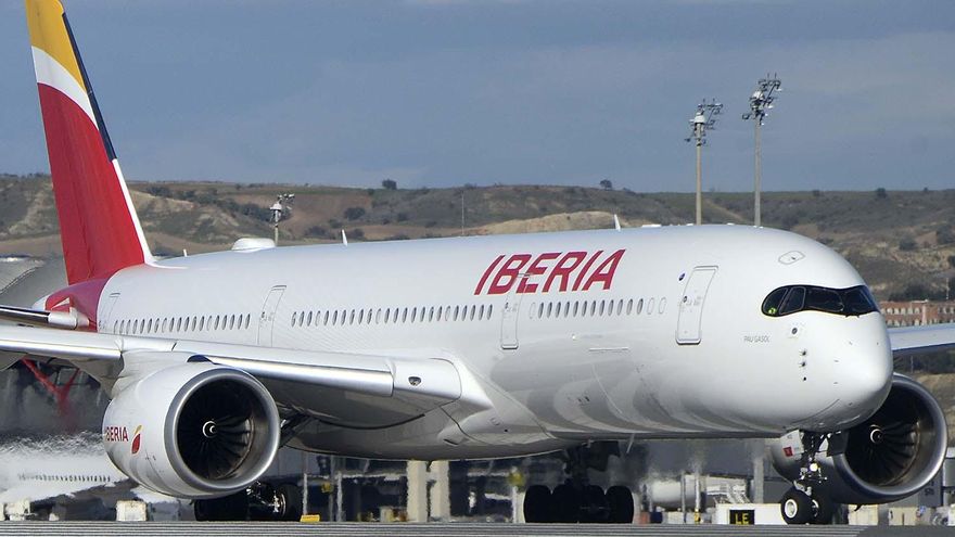 A canary affected by the Iberia strike speaks