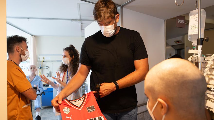 Visita especial de Marc Gasol a la Vall d&#039;Hebron