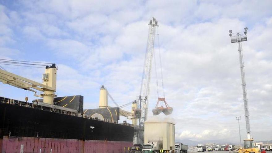 El Puerto de Vilagarcía sufre el impacto de la guerra en Oriente Medio con un descenso del 24% en graneles líquidos