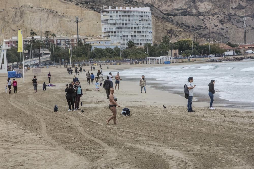 Las precipitaciones podrían alcanzar los 100 litros por metro cuadrado en doce horas en el norte de la provincia, mientras que en el sur se eleva la alerta por fenómenos costeros.