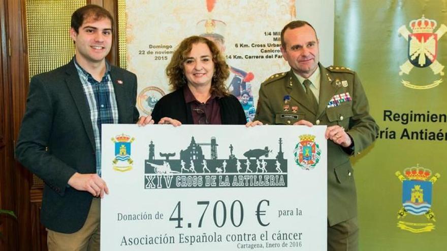 Donan 4.700 euros a la Asociación contra el Cáncer