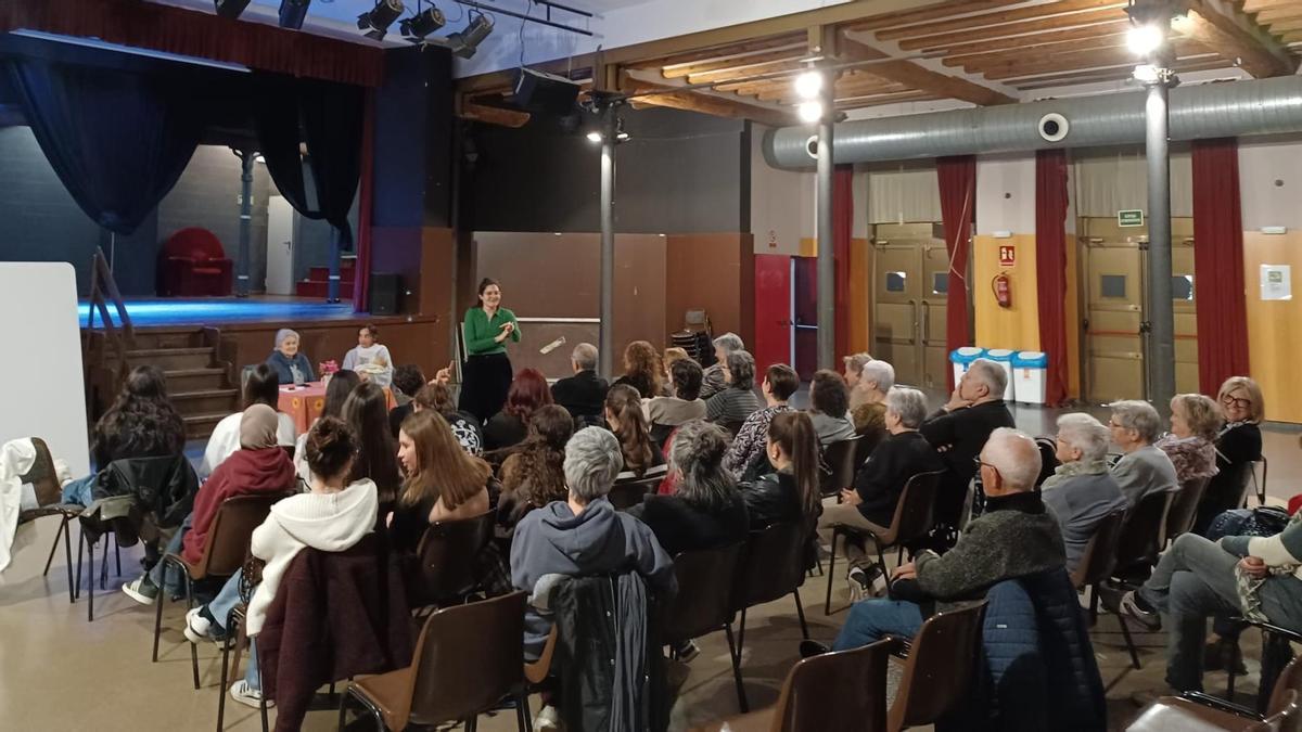 Més de 300 persones participen en el cicle de Teatre Fòrum sobre edatisme del Consell