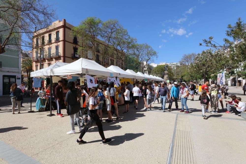 Doce centros educativos de Ibiza y Formentera mostraron ayer sus proyectos en una actividad impulsada por el IDI, en apoyo al emprendimiento juvenil