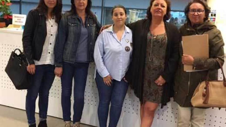 Las concejalas Raquel Ruiz, Dolores Fernández, Alba Escandón, Xana del Barrio y Soraya Casares.