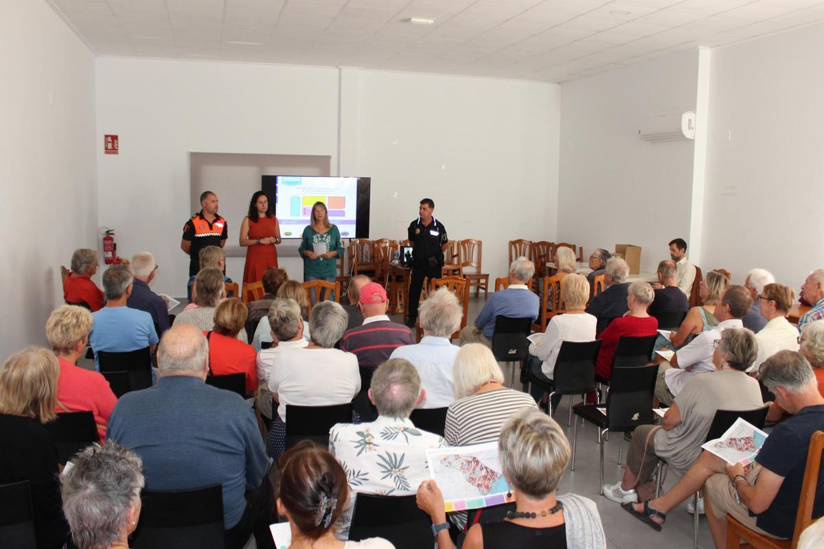 Charla para informar a la ciudadanía