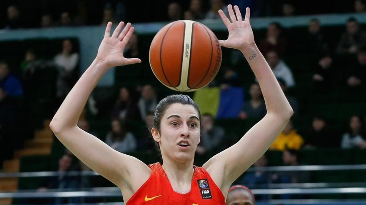 Alba Torrens, jugadora de la selección española de baloncesto femenino, durante un partido