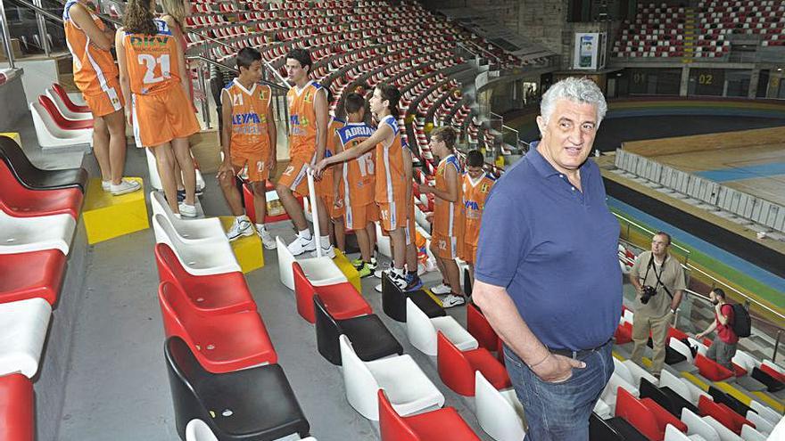 Fernando Romay participó en una presentación de las categorías inferiores del Básquet Coruña. 