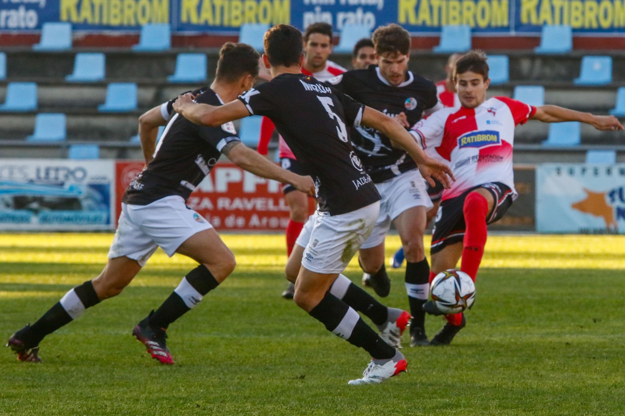 Las imágenes de la victoria del Arosa ante el Salamanca (1-0)