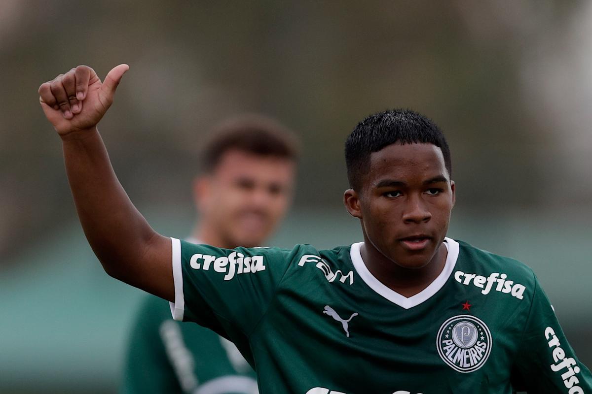 El joven atacante Endrick cumple 16 años y firma su primer contrato profesional con Palmeiras