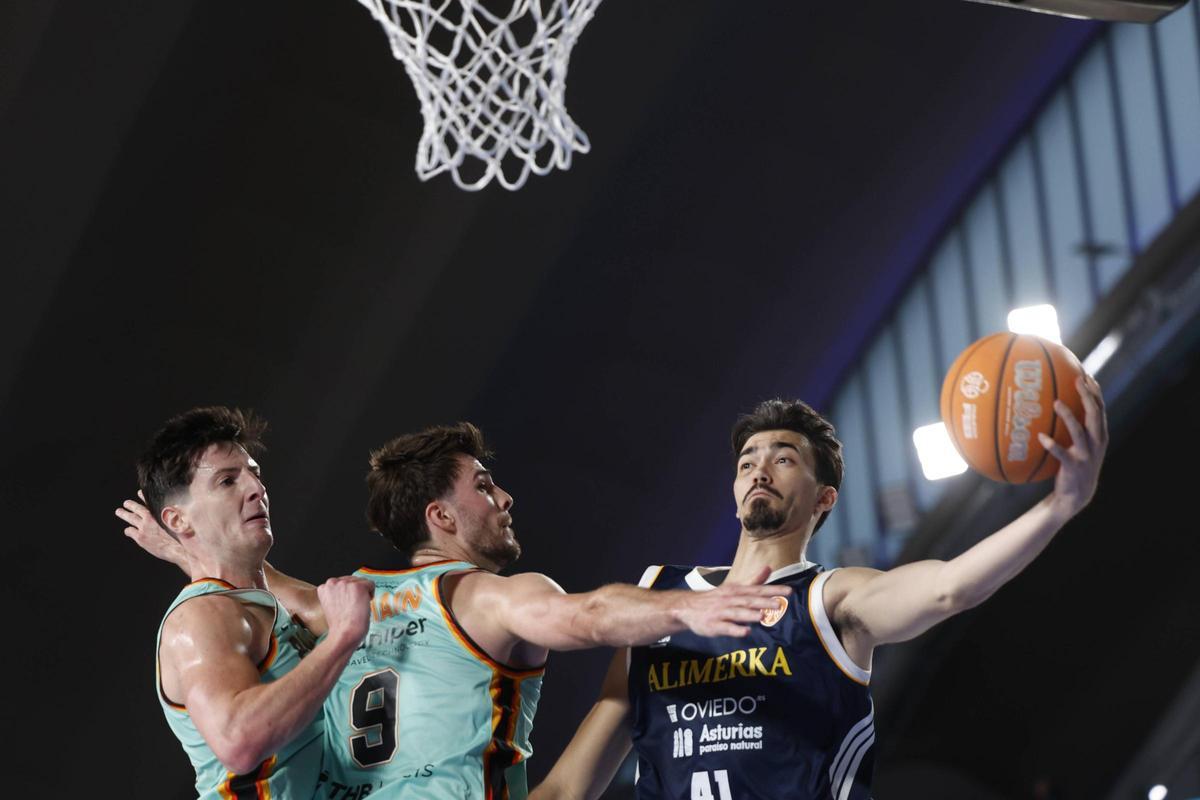 Las imágenes de la victoria del Alimerka Oviedo Baloncesto que le mete el play-off de ascenso a la ACB Las imágenes de la victoria del Alimerka Oviedo Baloncesto que le mete el play-off de ascenso a la ACB