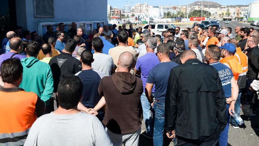 Asamblea de estibadores celebrada el viernes en el Puerto.