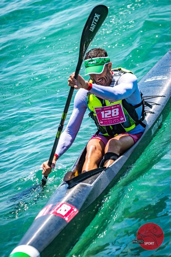 Walter Bouzán remando en el Mundial de kayak de mar, en Lanzarote