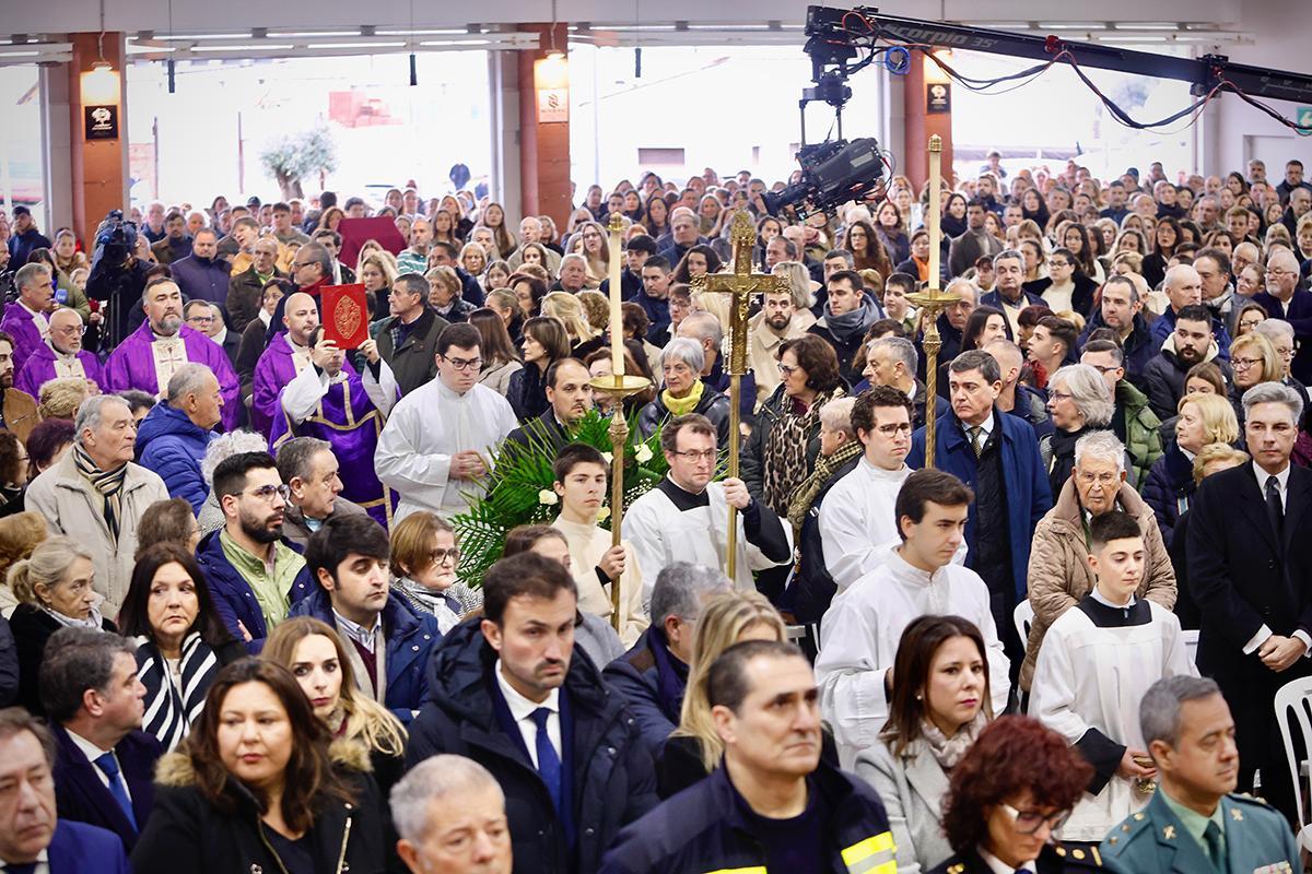 Adamuz acoge una misa funeral por las víctimas del accidente