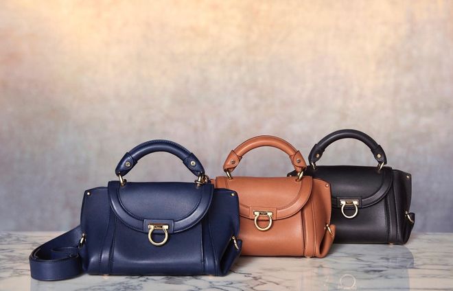Soft Sofia Saddle de Ferragamo, tres colores