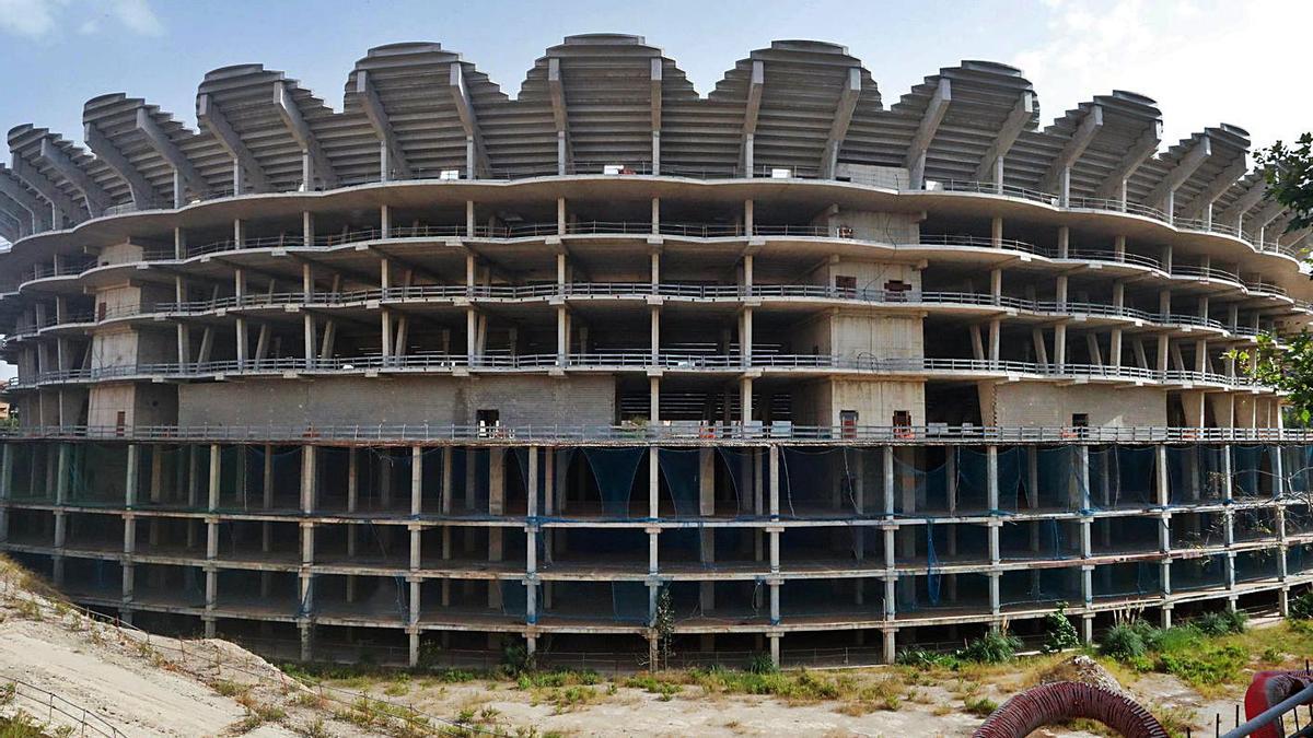 Aspecto de las obras de Mestalla, paradas desde febrero de 2009. |