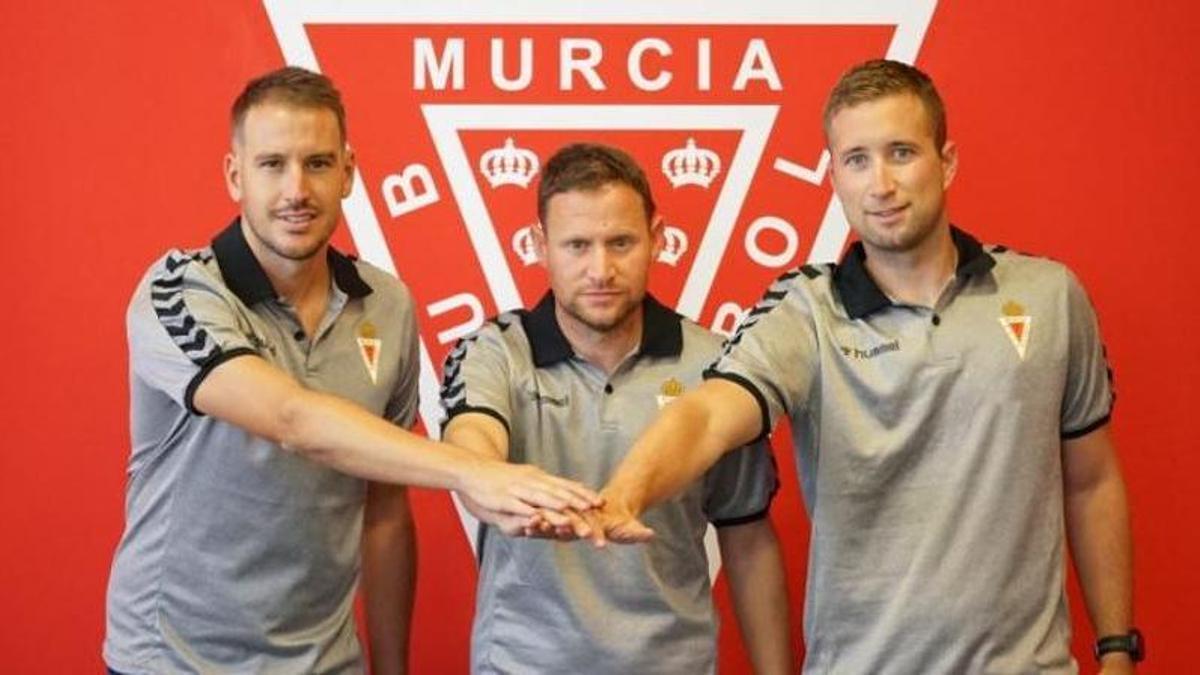 Sergi Guilló, a la izquierda, en su etapa como segundo técnico de Mario Simón en el Real Murcia