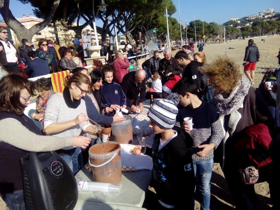 Primer Bany de l'Any a Sant Feliu de Guíxols