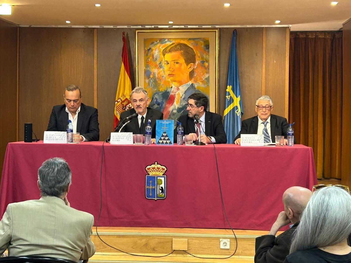 Por la izquierda, Fernando de la Puente, Valentín Martínez-Otero, Santiago González Romero y Manuel de la Cera, durante la presentación