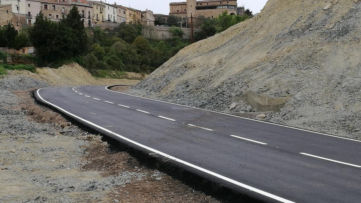 El vial ja de connexió amb el nucli antic de Castellgalí ja es ben visible, tot i que encara no està en servei