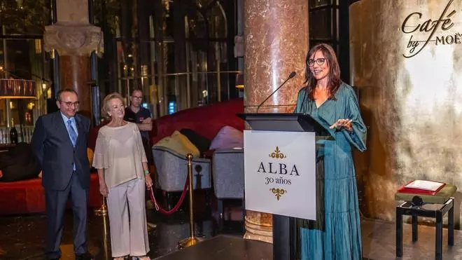 La editorial Alba brinda por sus 30 años