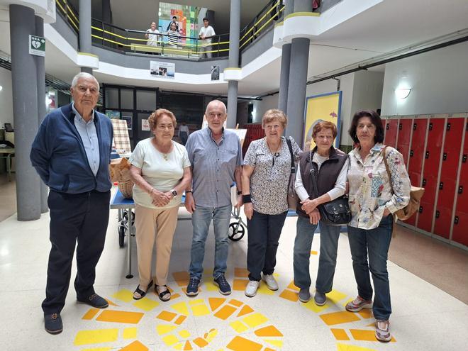 seis jubilados relatan sus experiencias a los alumnos del instituto Elisa y Luis Villamil, de Vegadeo