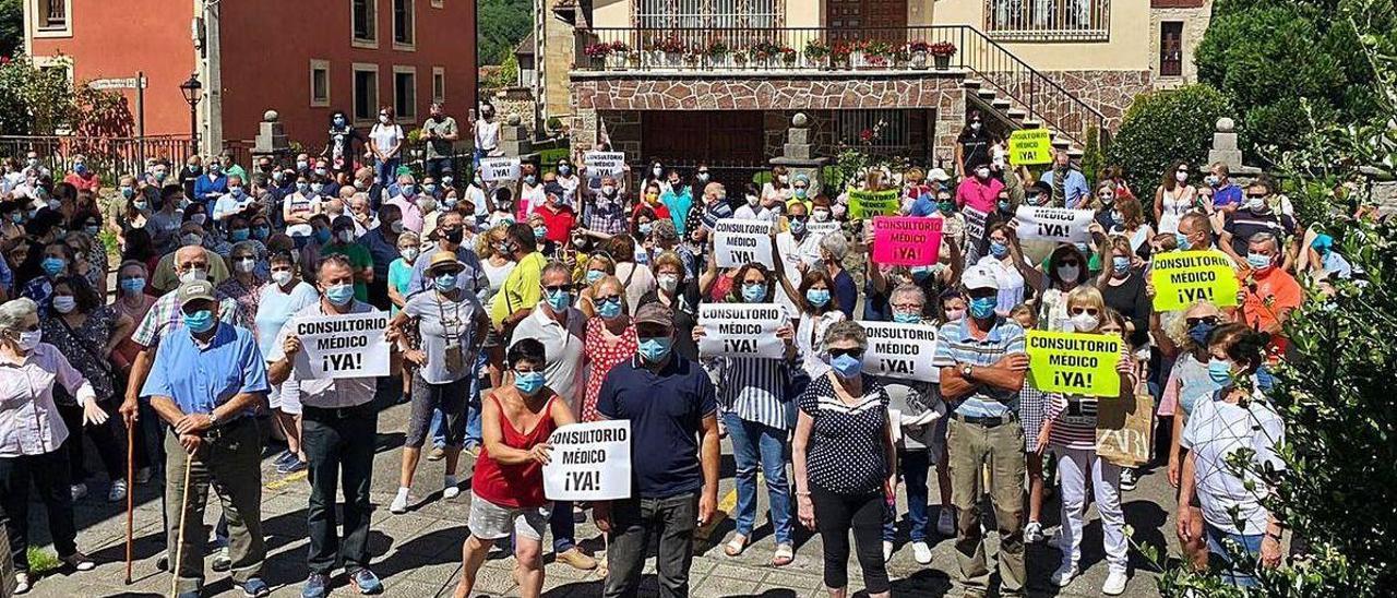 &quot;No vamos a quedar callados&quot;, clama Arenas de Cabrales ante el cierre del consultorio