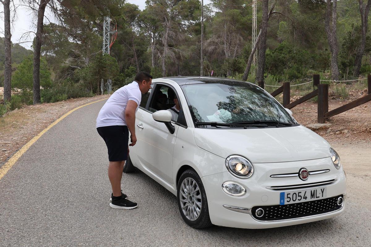 Todas las imágenes del primer día de restricciones de acceso al parking de Cala Salada