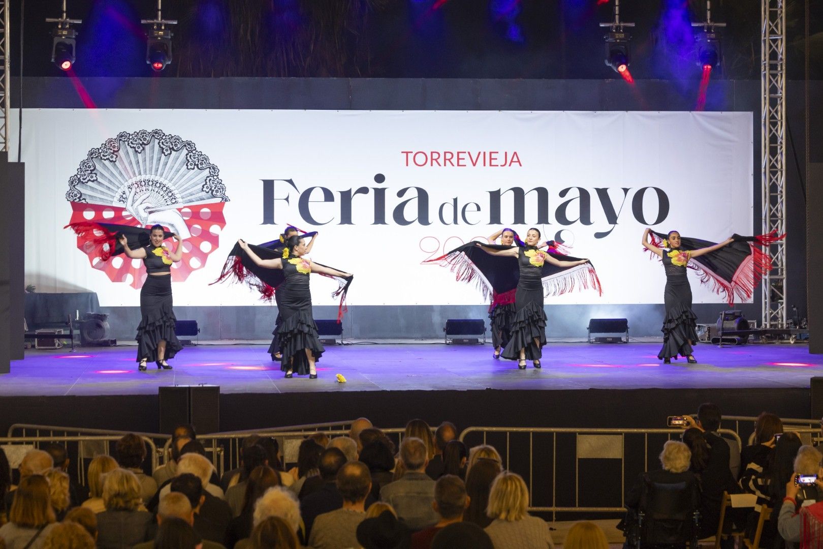 Por sevillanas en la Feria de Mayo de Torrevieja 2025