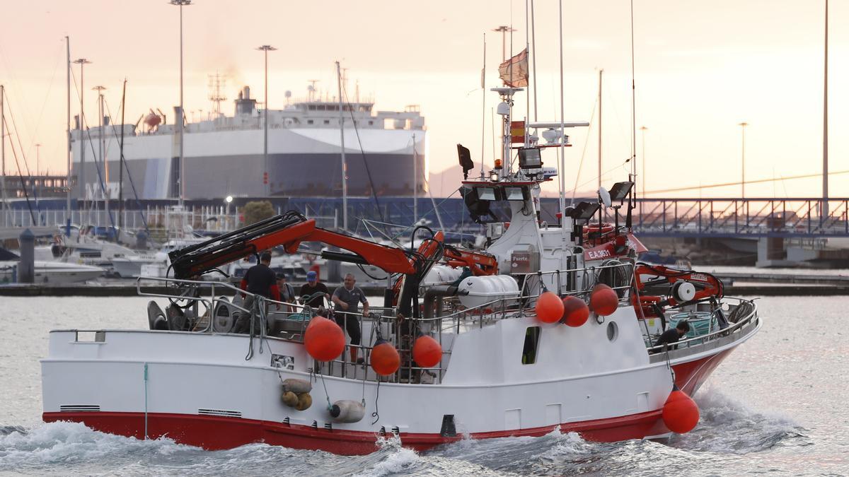 Salida de barcos del cerco del Puerto de Vigo