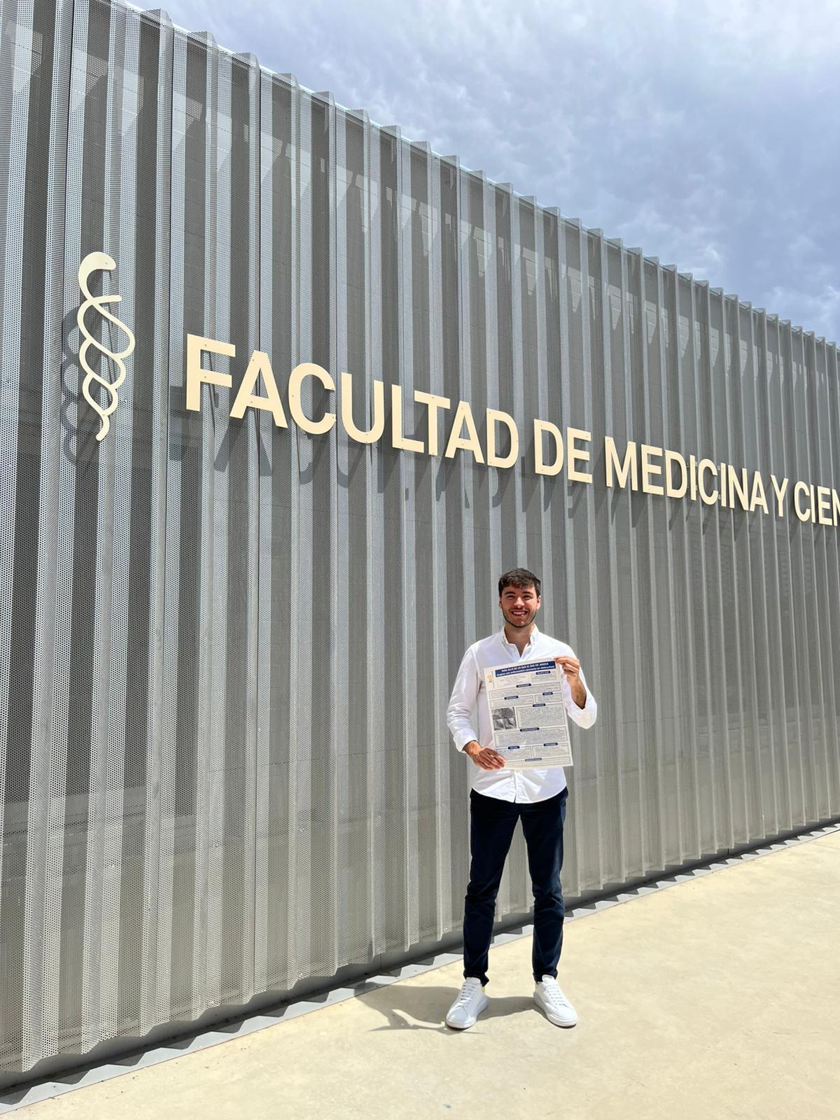 Diego Carrilo en la Facultad de Medicina y Ciencias de la Salud.