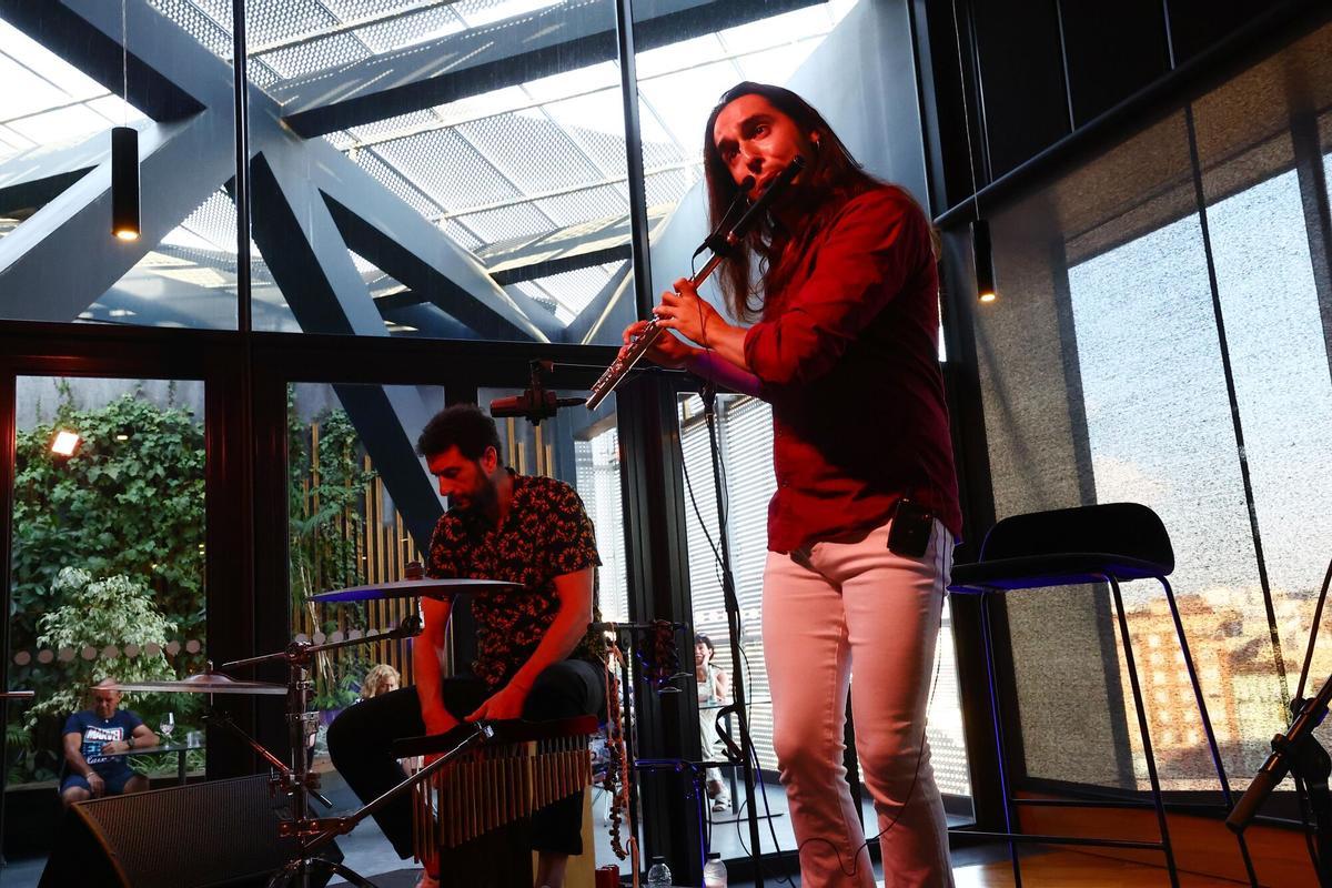 En imágenes | Zaragoza no falla a su cita con la Noche en Blanco y el show 'The Whale Street'