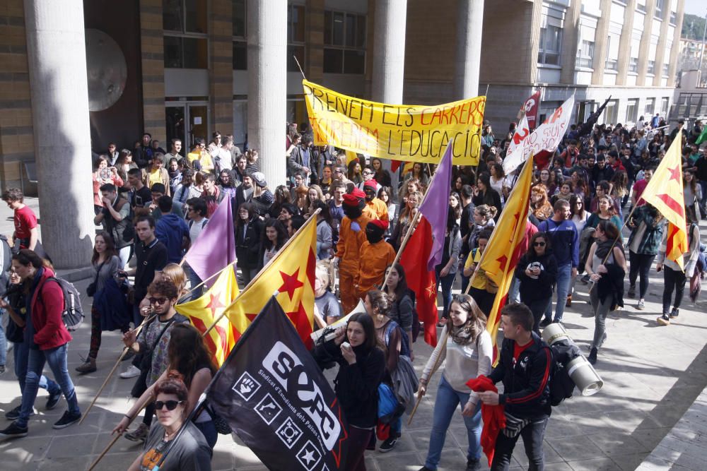 Vaga d'estudiants per demanar la rebaixa de les taxes a Girona