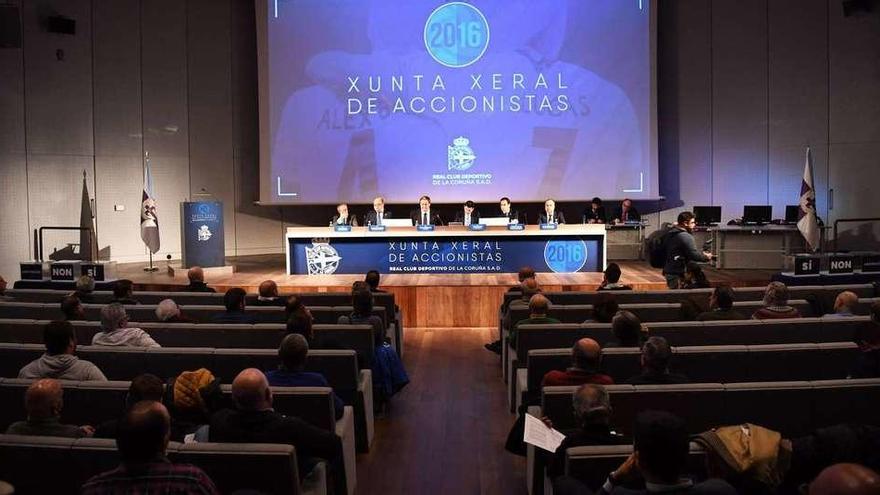 Imagen e la última Junta de Accionistas del Deportivo en Palexco.