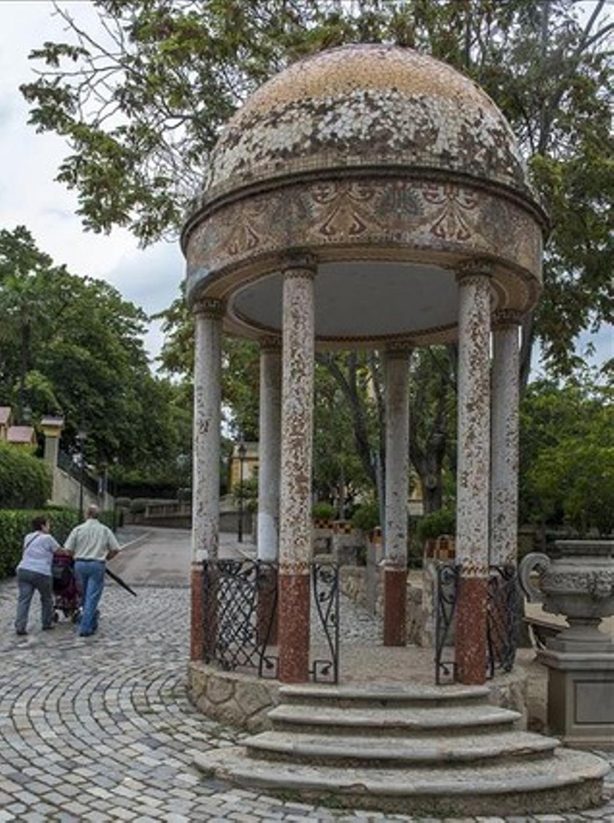 Templete modernista del parque de Can Buxeres, en l’Hospitalet, el pasado viernes.