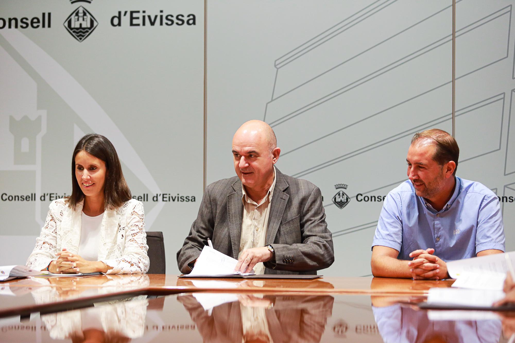 Galería de imágenes. El Consell de Eivissa quiere consensuar el futuro del vertedero de Ca na Putxa