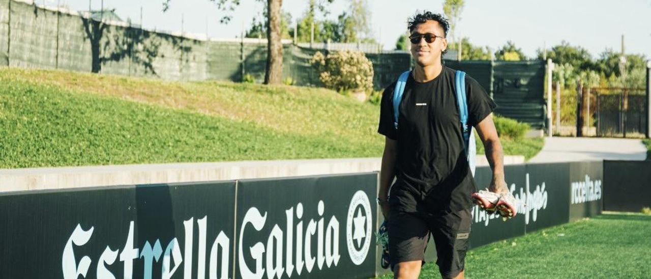 Renato Tapia, en la ciudad deportiva Afouteza.