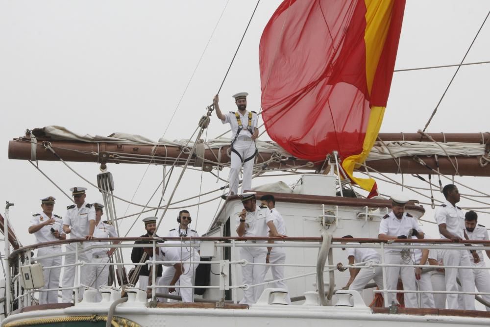 El Juan Sebastián Elcano llega a Marín