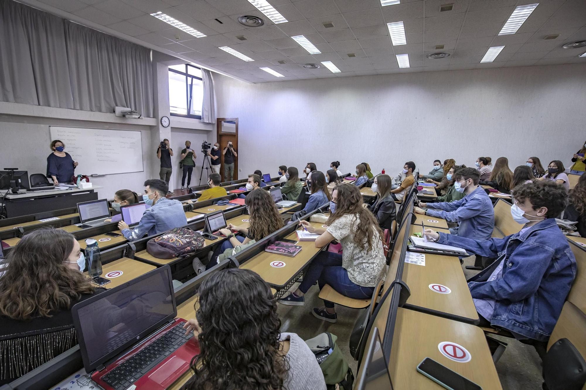 La UIB empieza el curso con tres profesores y 22 alumnos bajas por covid