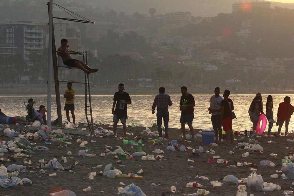 Así han quedado las playas después de la Noche de San Juan