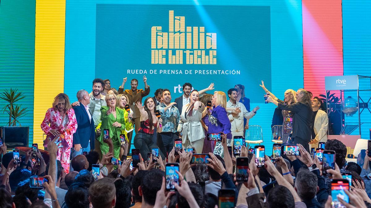'La Familia de la Tele' en la rueda de presentación