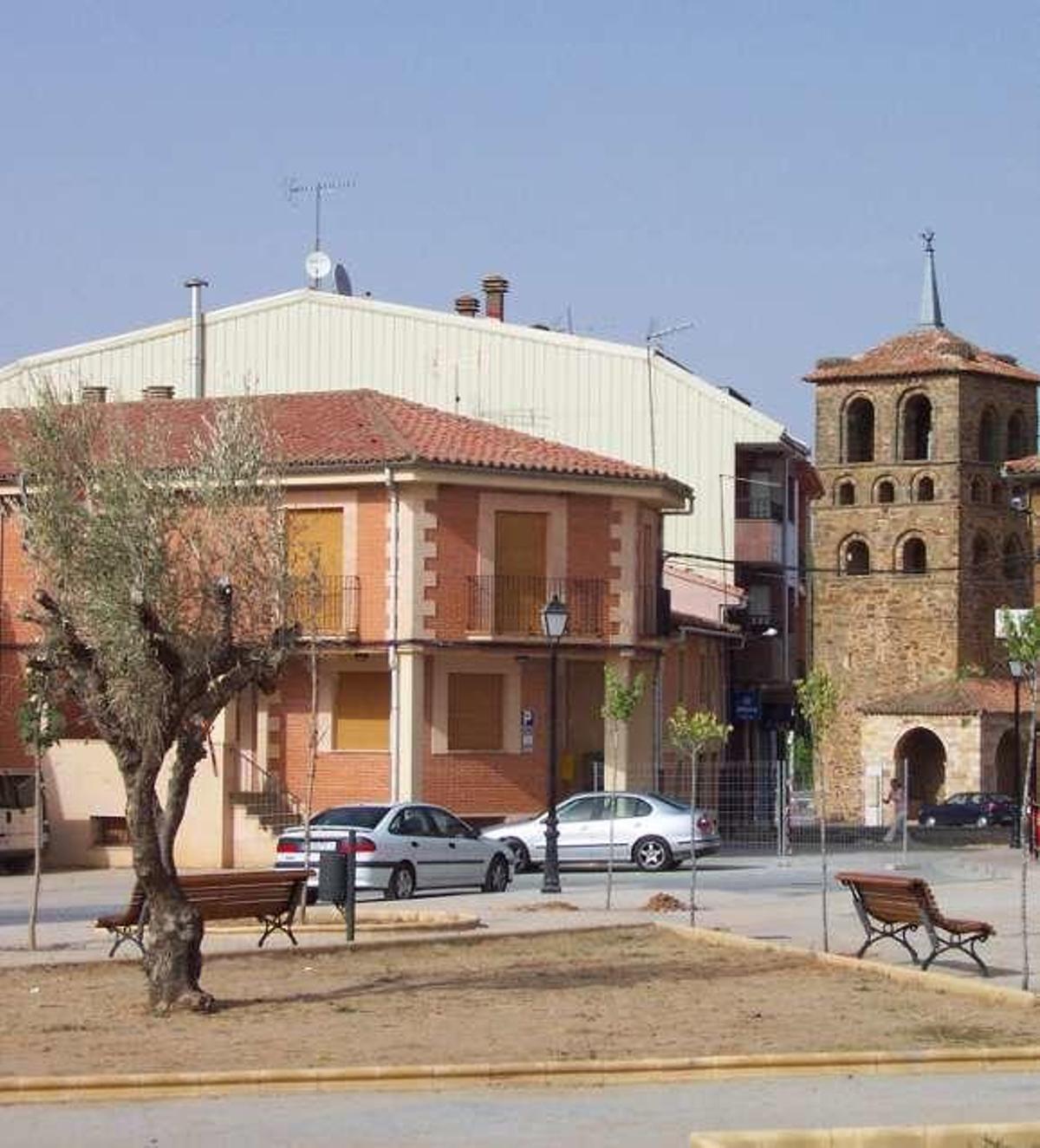 Vista del Ayuntamiento de Tábara, situado en la plaza.