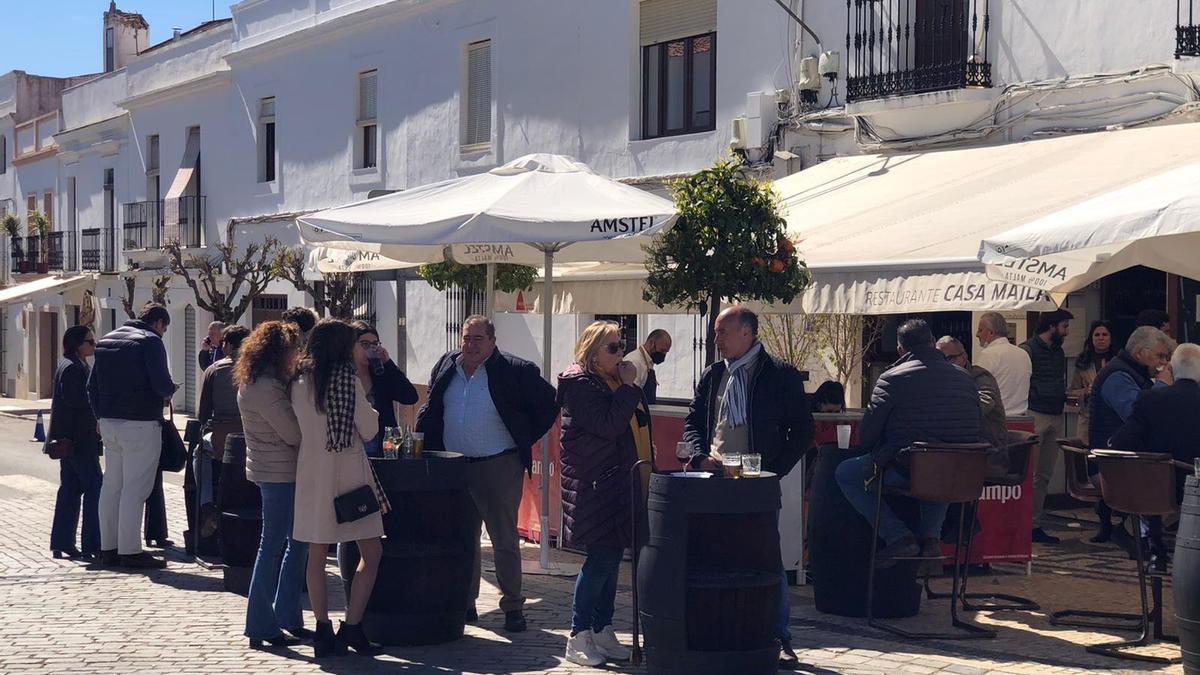 Ambiente que había ayer en Olivenza con motivo de su feria taurina.